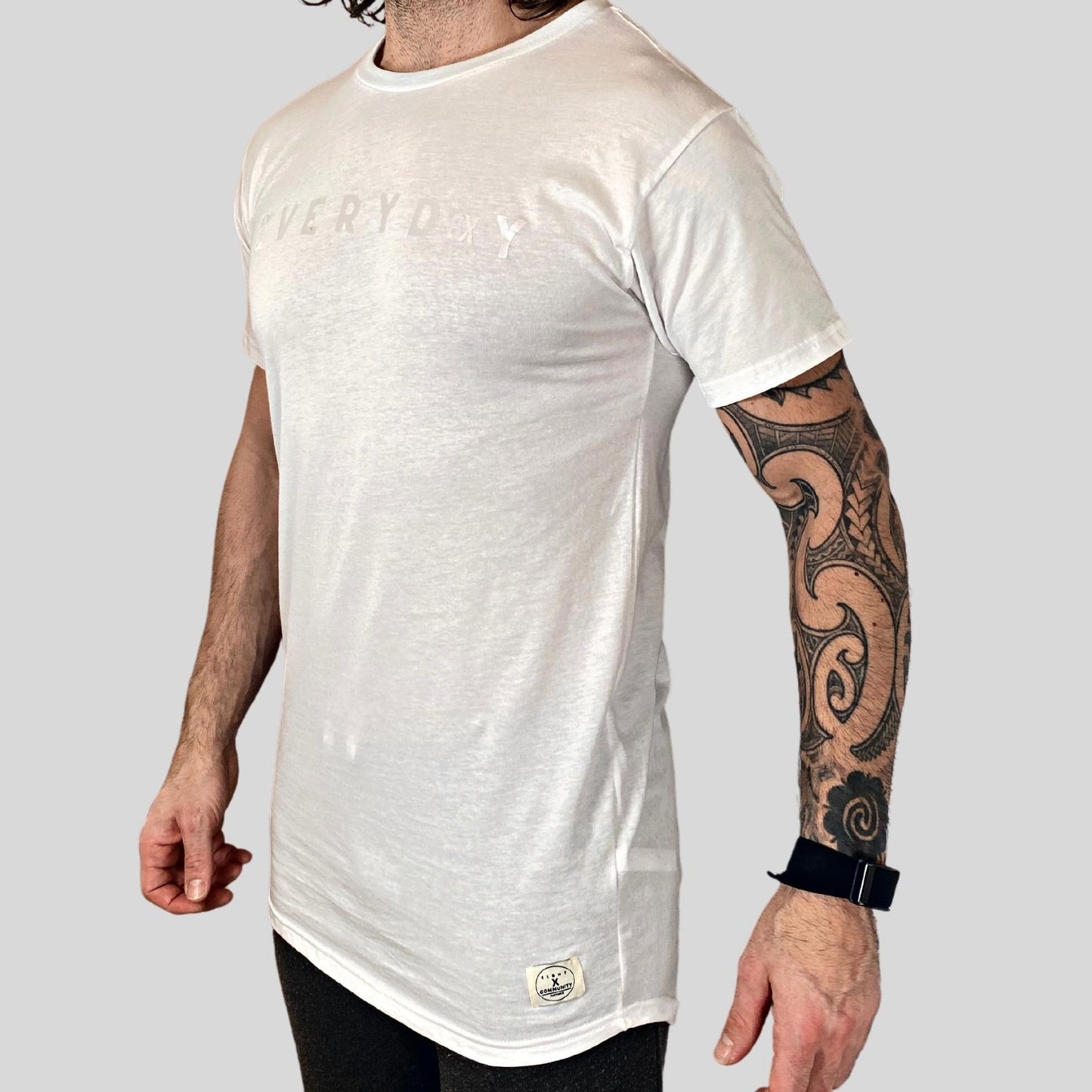 EVERYDAY | The ALEXANDRA | - 8X LOGO UNISEX T-SHIRT | white